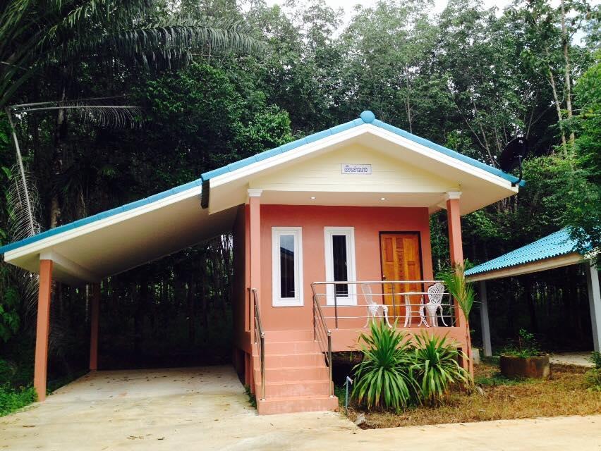 Oyo 75515 Sairung Farmstay Krabi town Екстериор снимка